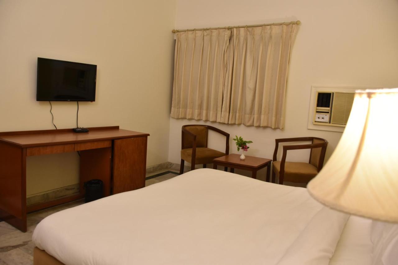 Greenwood Hotel Khajurāho Extérieur photo